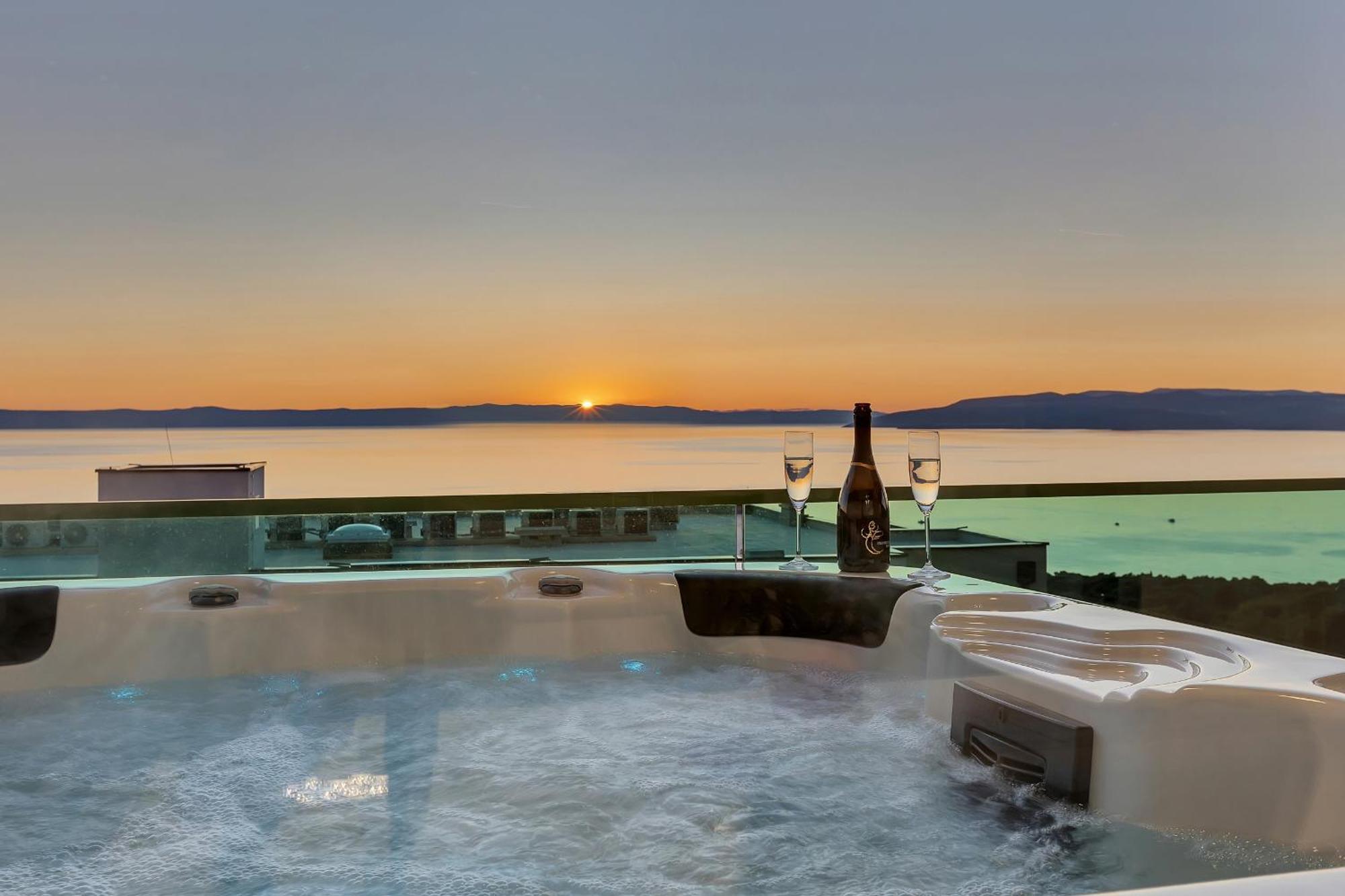 Apartment Exclusive Penthouse Big Blue With Private Jacuzzi Makarska