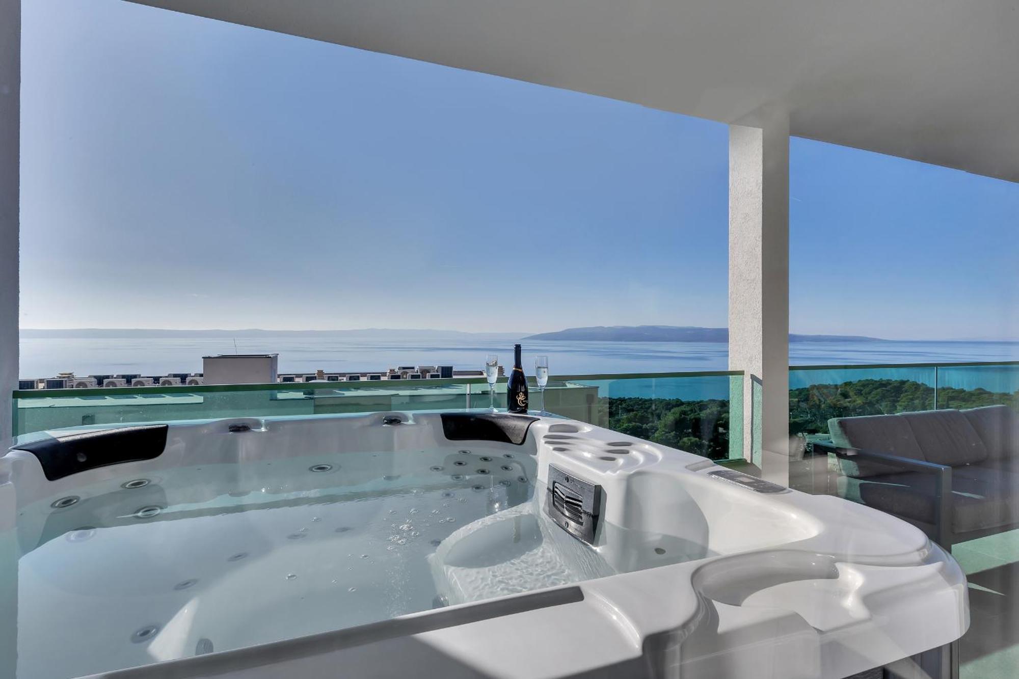 Exclusive Penthouse Big Blue With Private Jacuzzi * Makarska