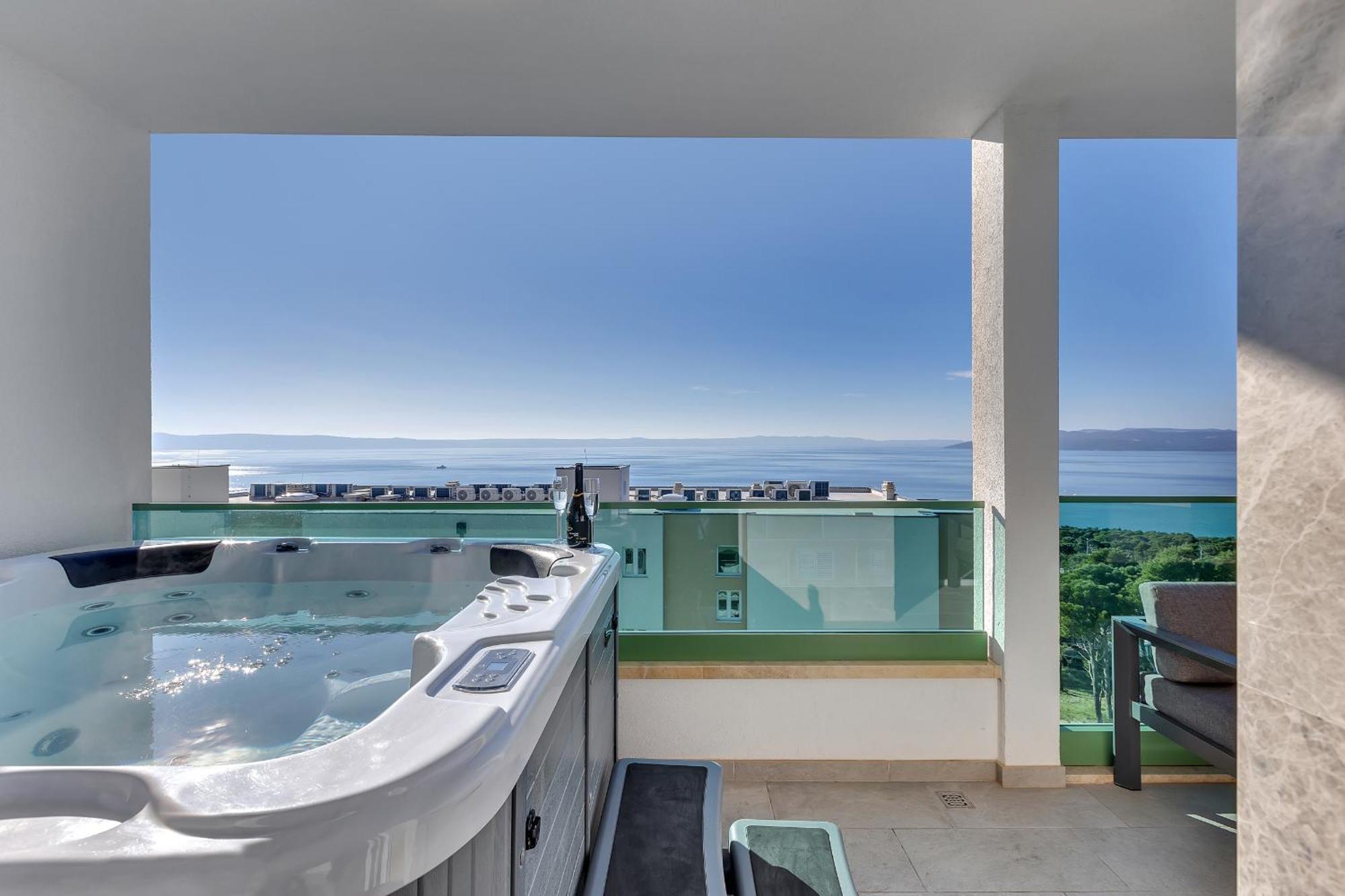 Exclusive Penthouse Big Blue With Private Jacuzzi Apartment Makarska