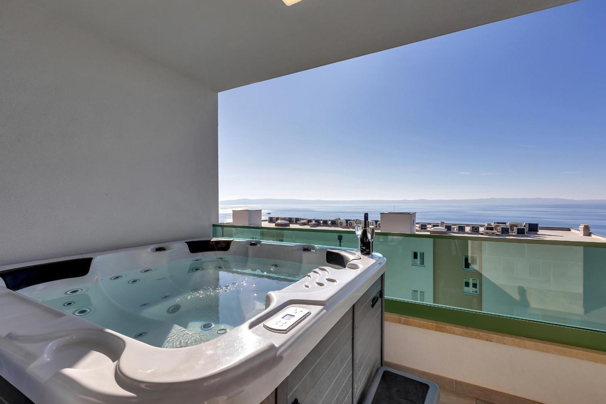 Apartment Exclusive Penthouse Big Blue With Private Jacuzzi Makarska