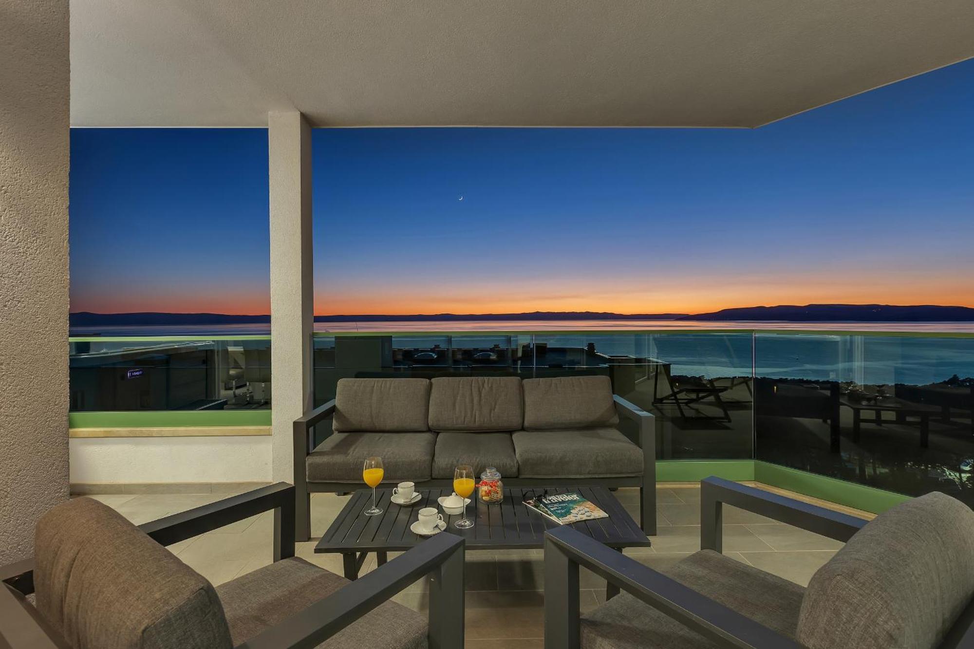 Exclusive Penthouse Big Blue With Private Jacuzzi Apartment Makarska
