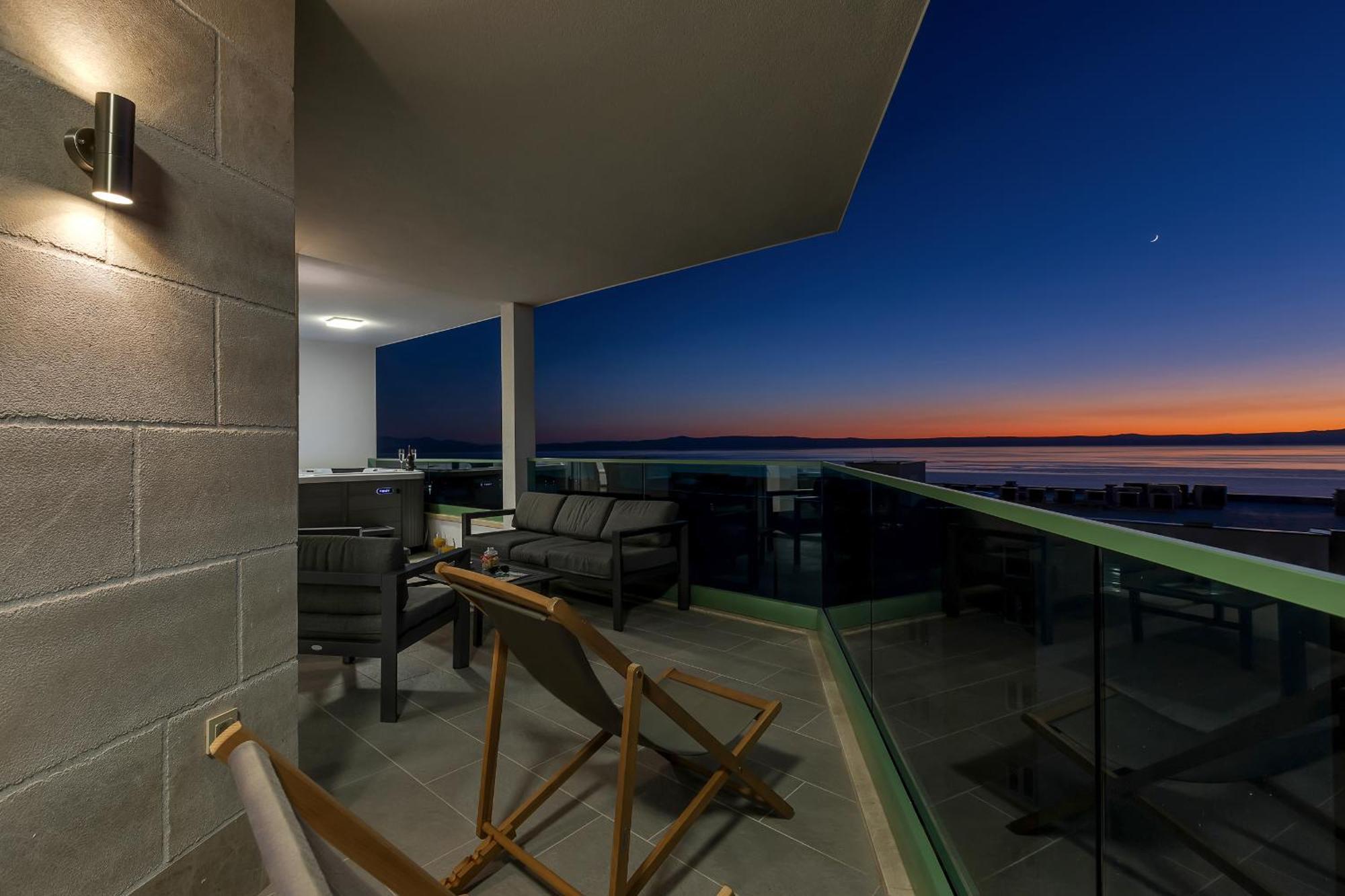 Apartment Exclusive Penthouse Big Blue With Private Jacuzzi Makarska