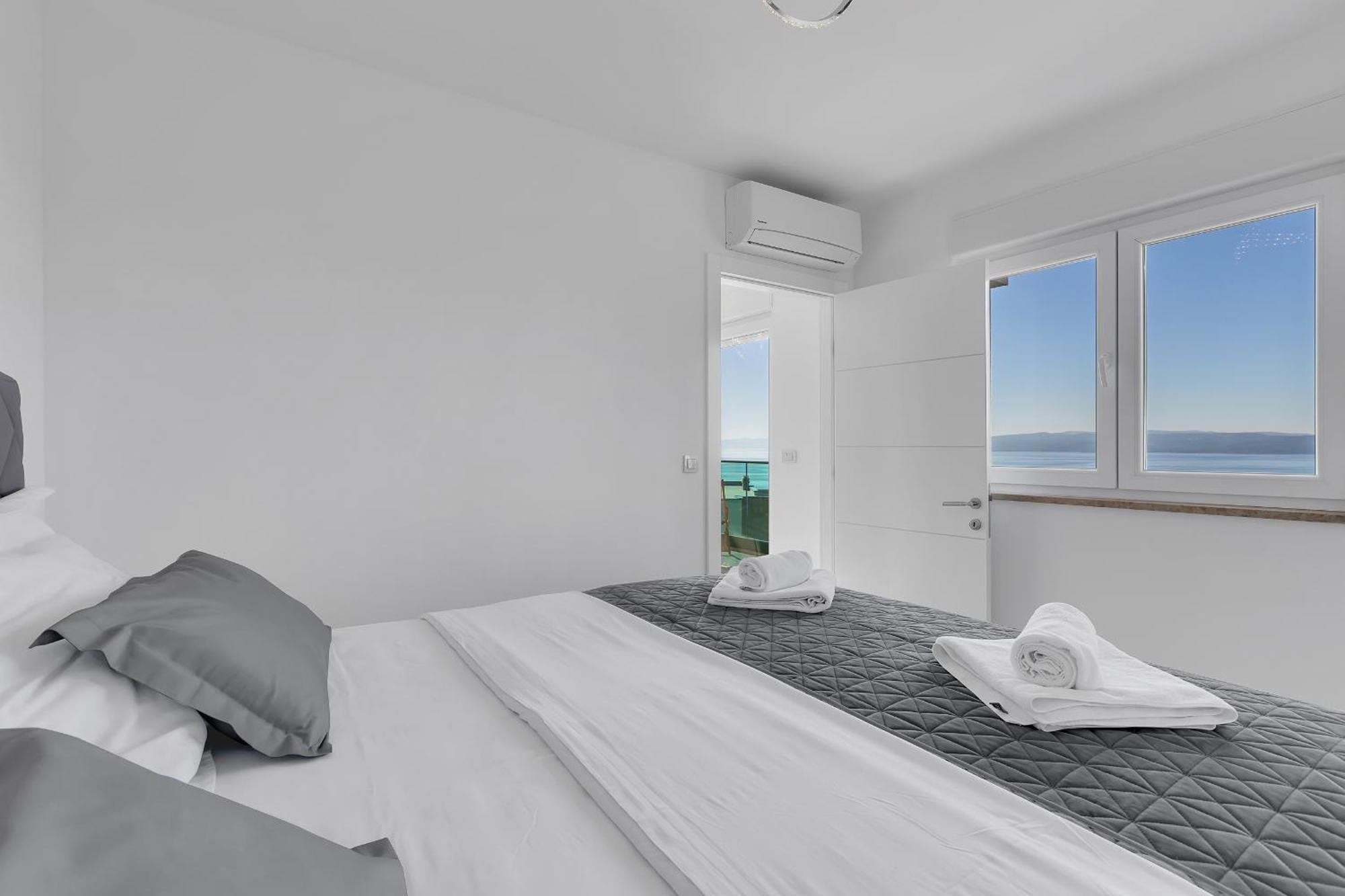 Exclusive Penthouse Big Blue With Private Jacuzzi Apartment Makarska